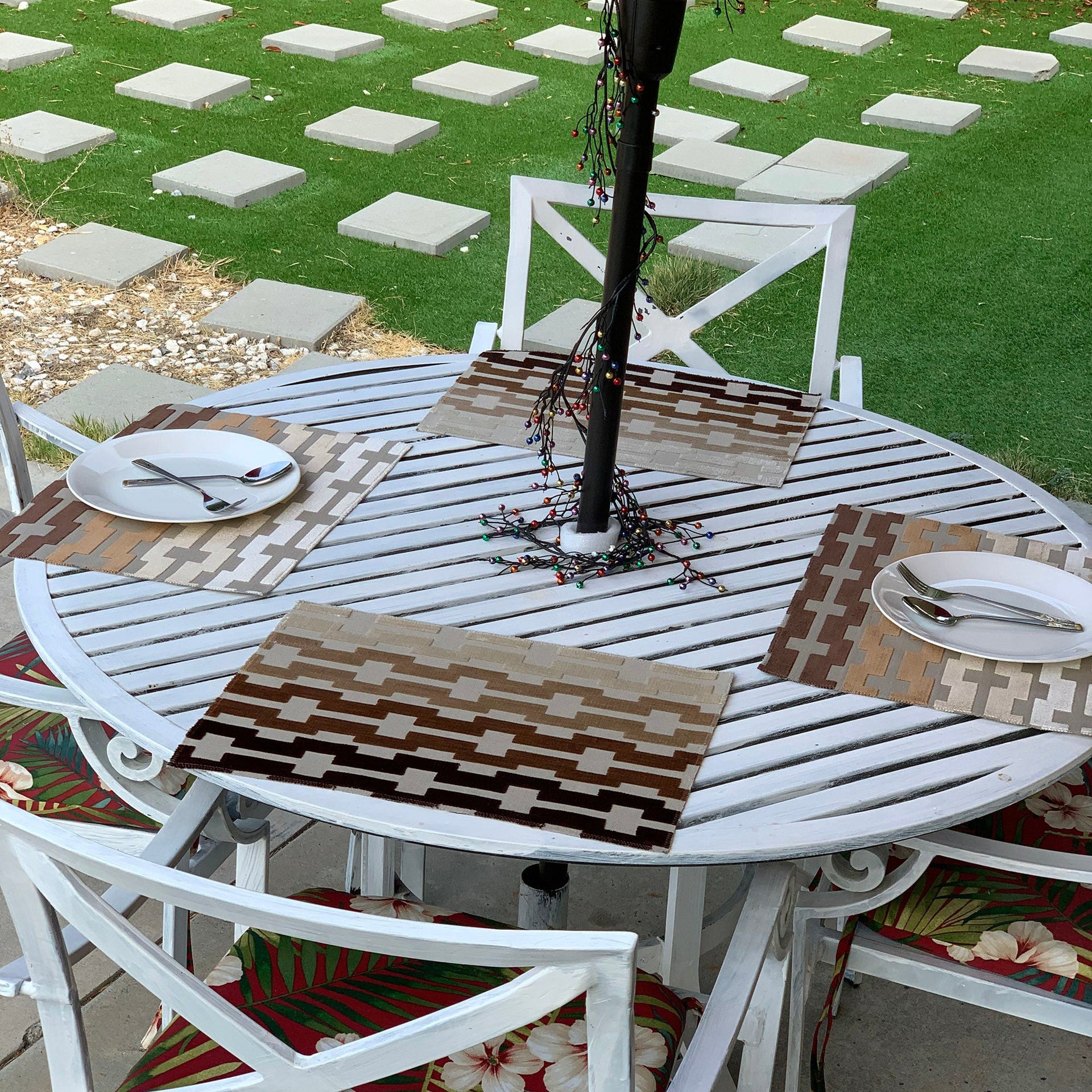 Bardot - Pack of 4 Beautiful Cut Velvet One-Side Placemats - Color: Driftwood