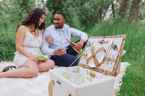 Lemongrove Picnic Basket for 2 - Bees & Lemons Picnic Time Family of Brands