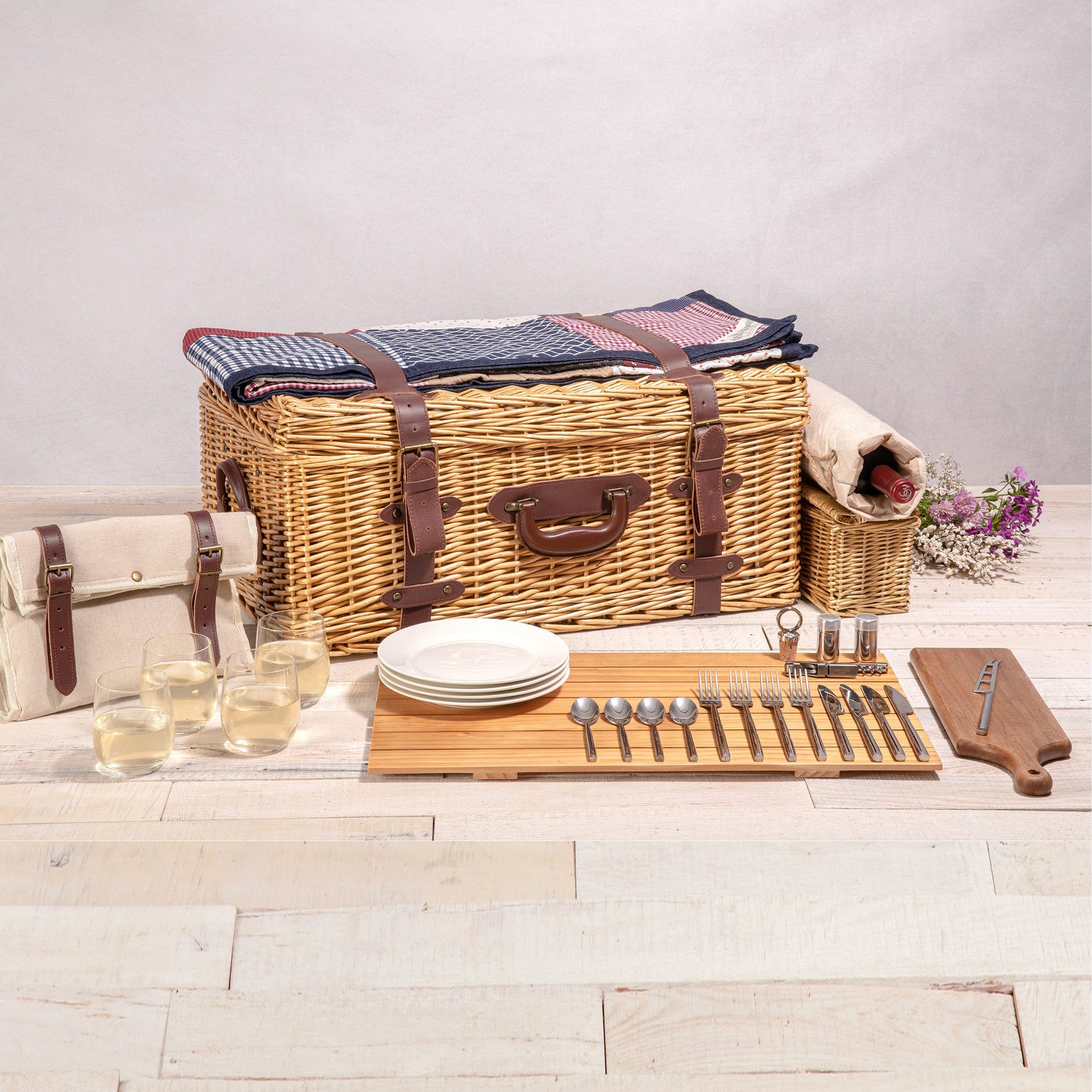 Charleston Picnic Basket for 4 Picnic Time Family of Brands