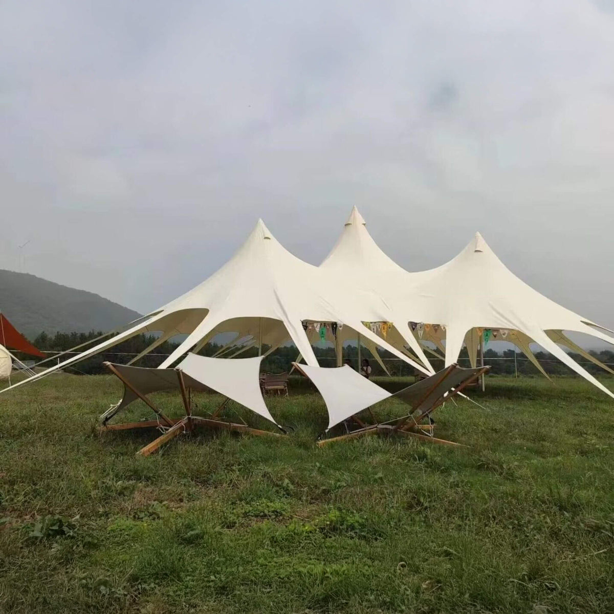 Extra-Large Portable Waterproof Multifunctional Outdoor Rain Tarp Canopy (SAK79811)
