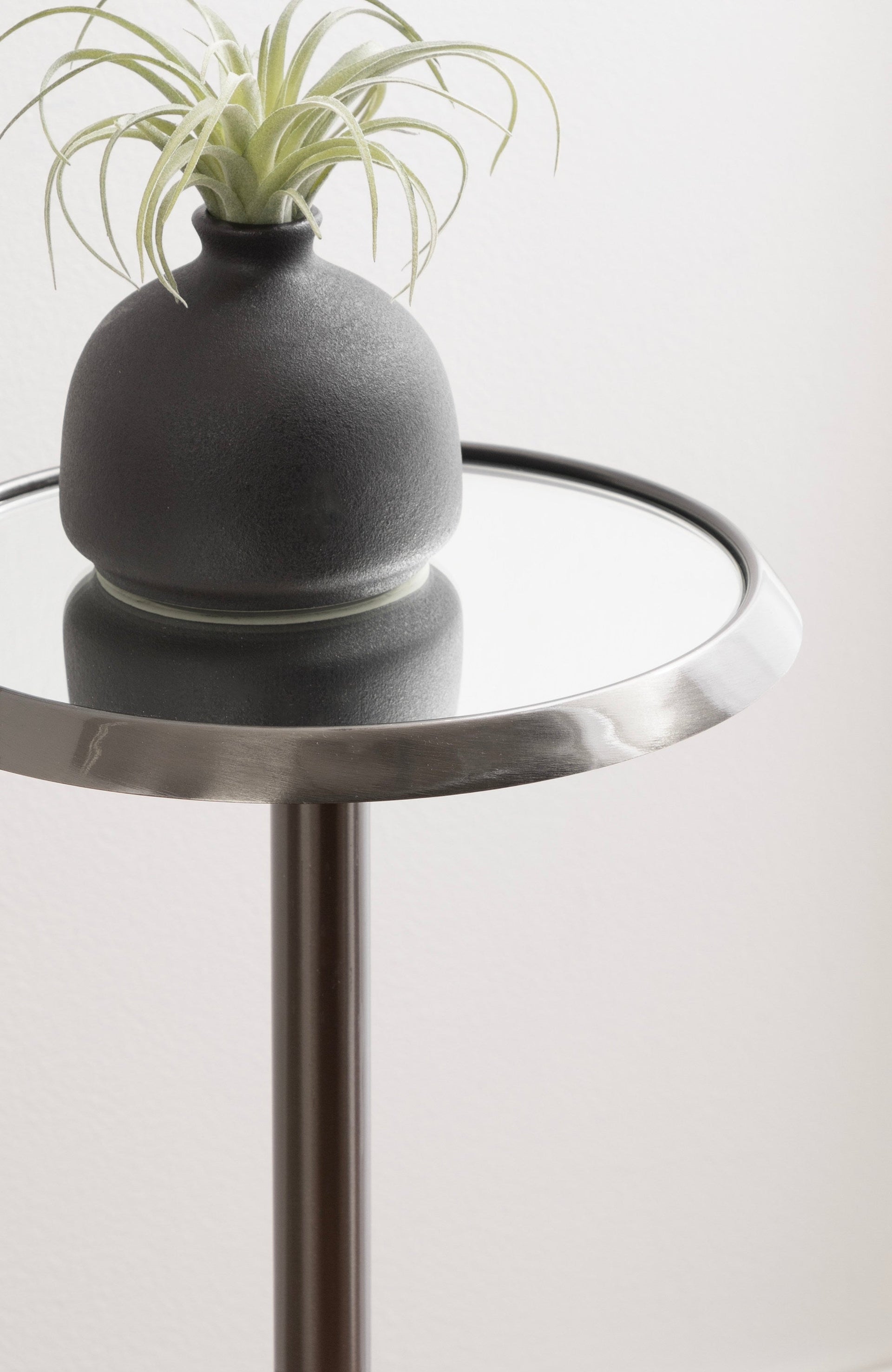 Sanzo Metal Drink Table