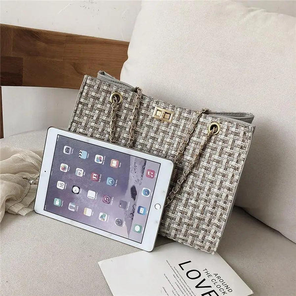 Famous Designer Pu Leather Chain Shoulder Bag/Crossbody Bags With High Quality And Large Capacity For Ladies And Girls