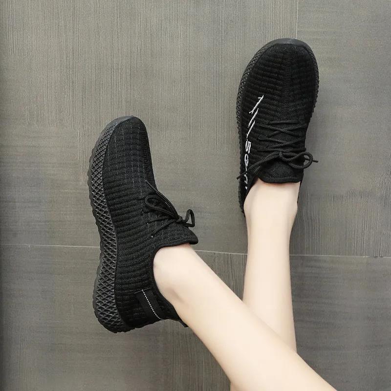 Fashionable running shoes with soft soles trendy fly woven mesh Korean version casual sports single shoes
