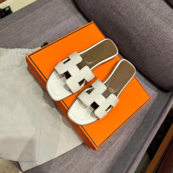 Flat bottomed beach sandals are fashionable casual lightweight and can be worn as a single drag