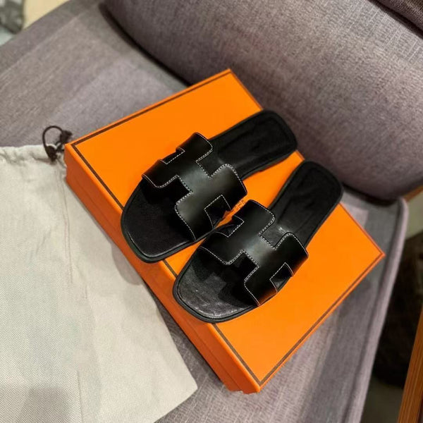 Flat bottomed beach sandals are fashionable casual lightweight and can be worn as a single drag