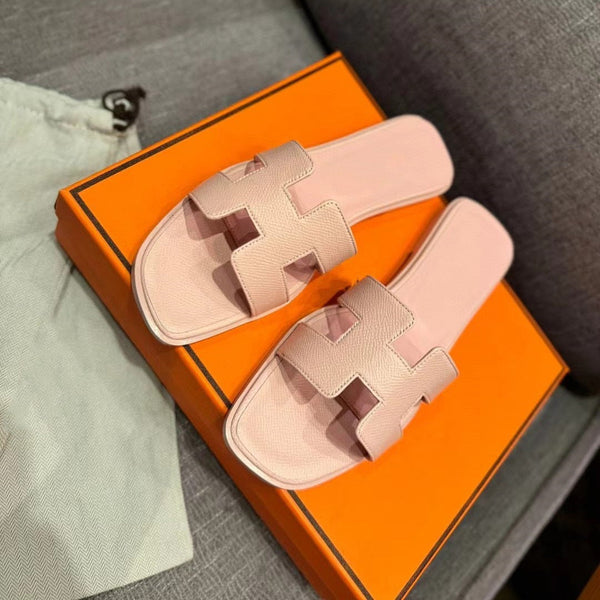 Flat bottomed beach sandals are fashionable casual lightweight and can be worn as a single drag