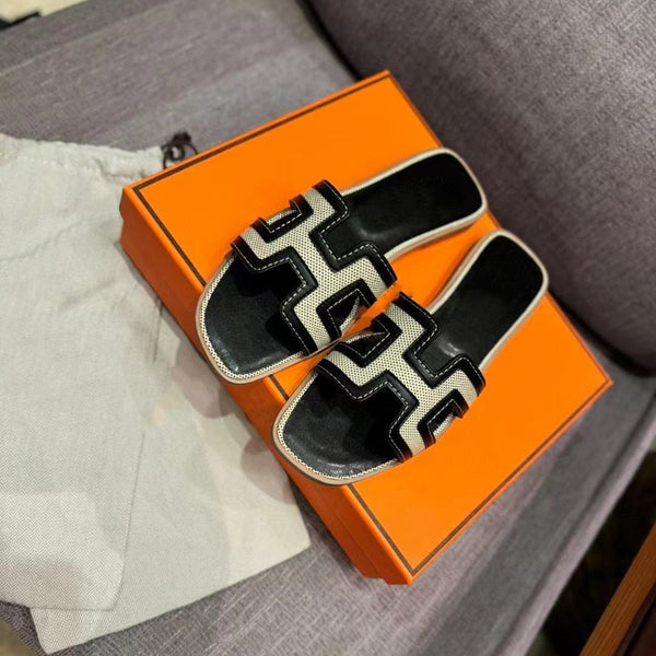 Flat bottomed beach sandals are fashionable casual lightweight and can be worn as a single drag