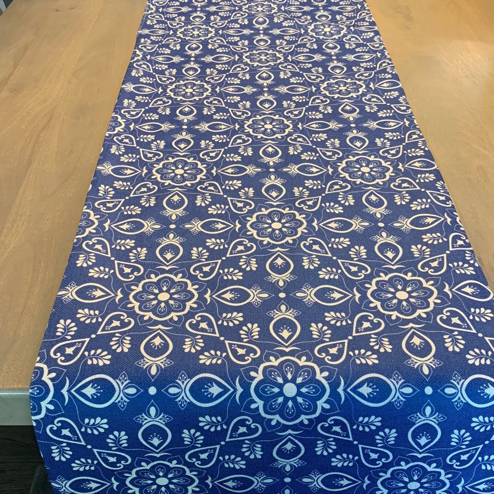 Granada Table Runner