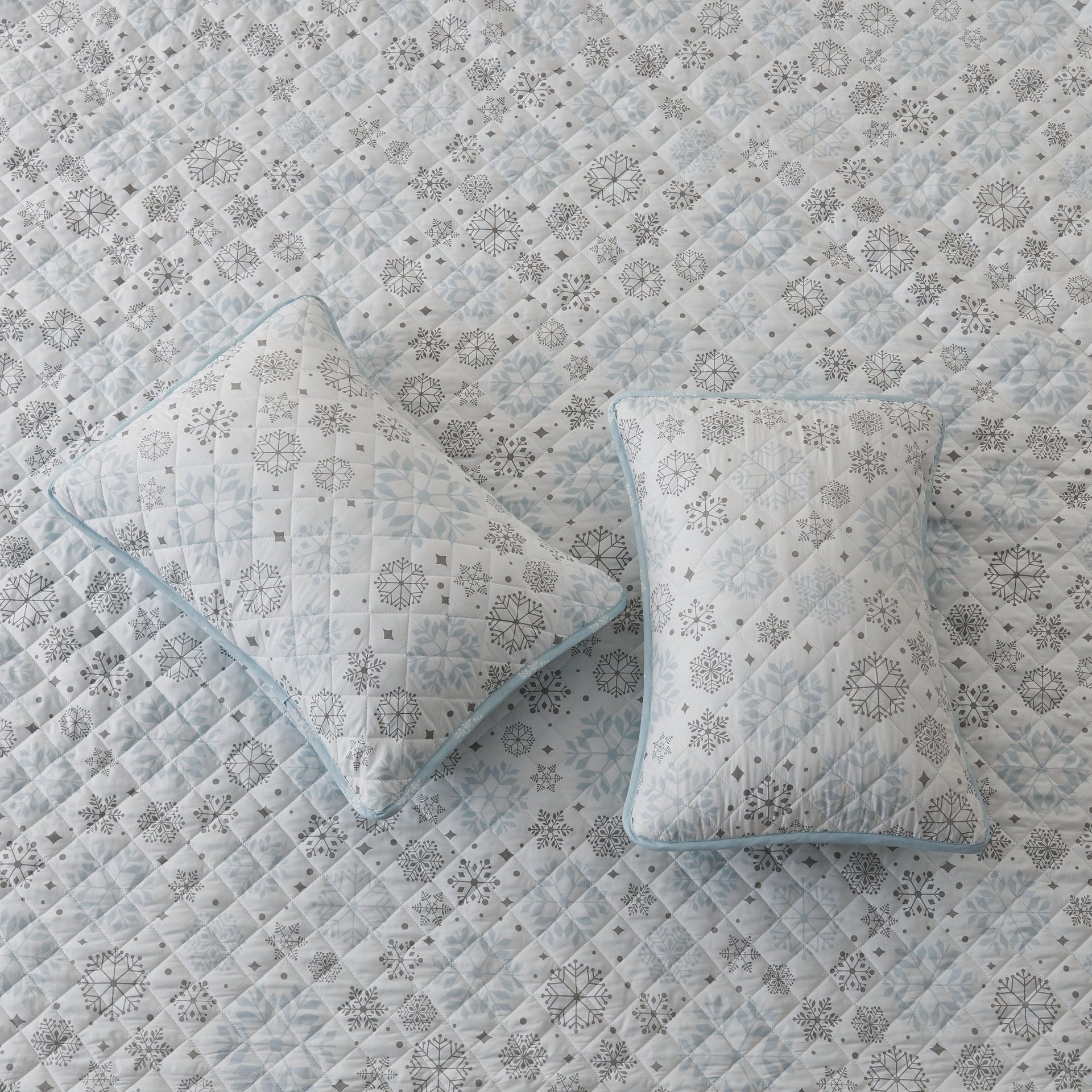 3 Piece Snowflake Quilt - Nova Collection Great Bay Home