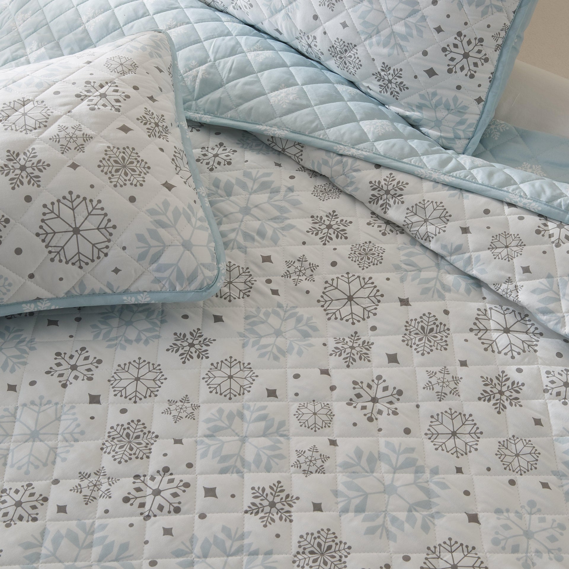 3 Piece Snowflake Quilt - Nova Collection Great Bay Home