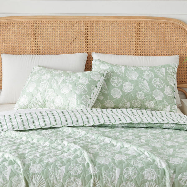 Green Seashell Quilt - Emerald Bay