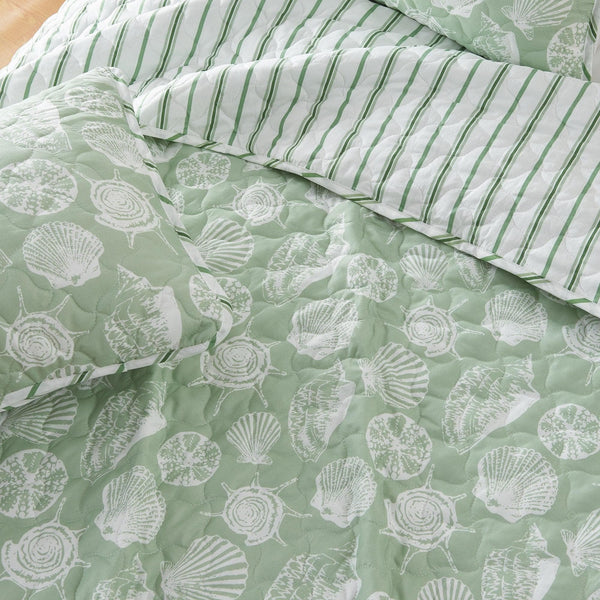 Green Seashell Quilt - Emerald Bay