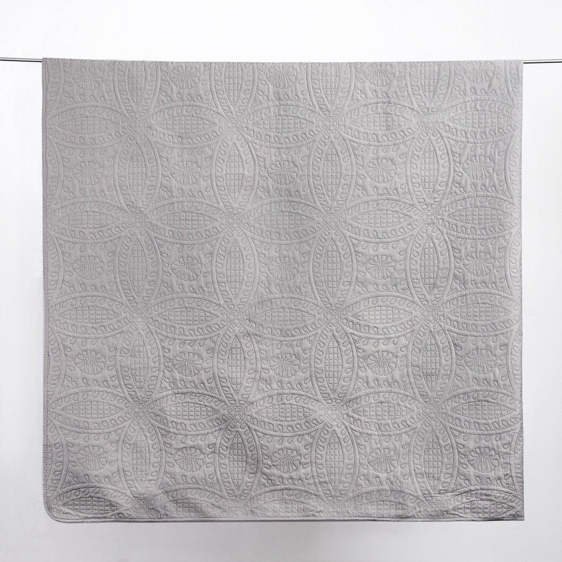 3-Piece Oversized Medallion Quilt Set - Clara Collection