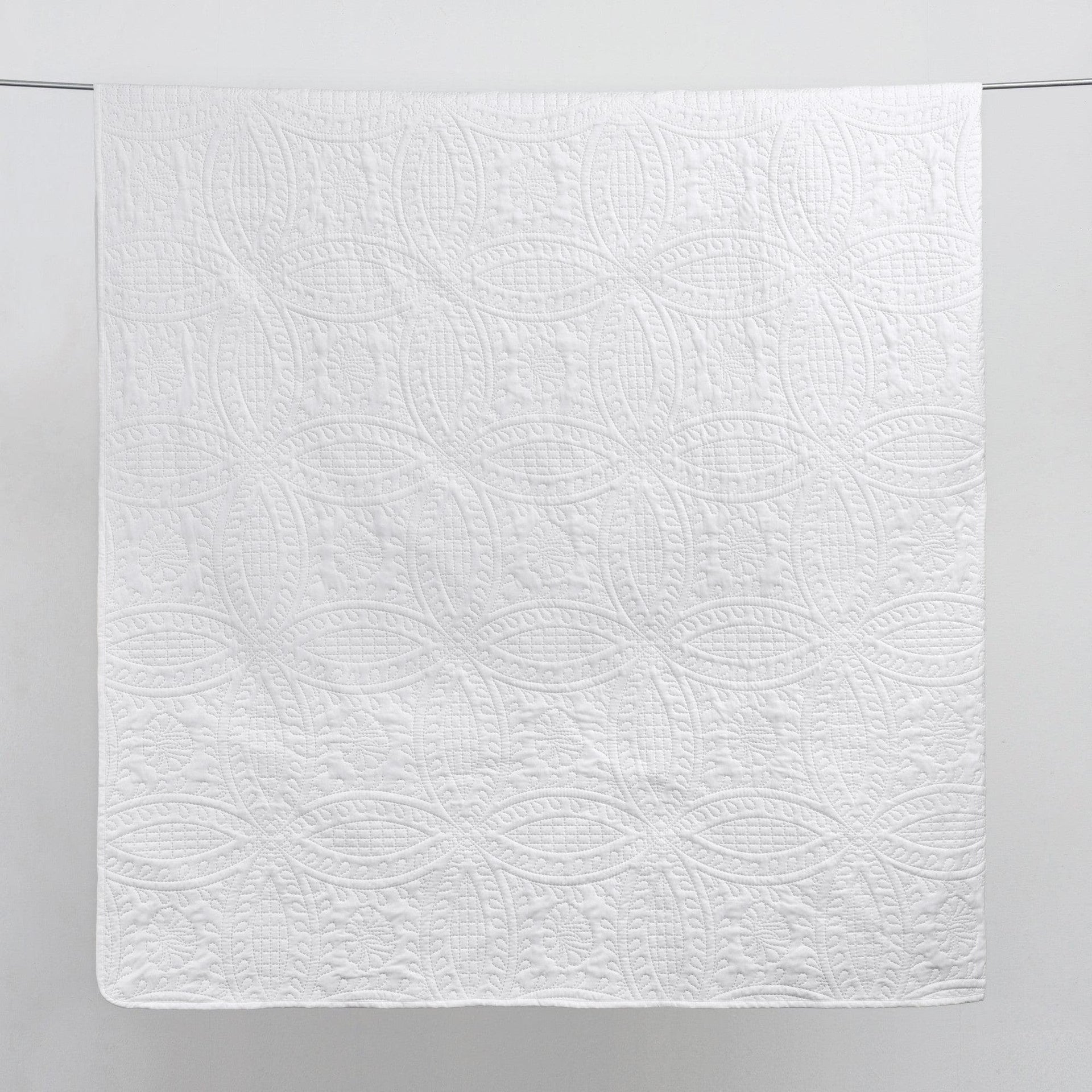 3-Piece Oversized Medallion Quilt Set - Clara Collection