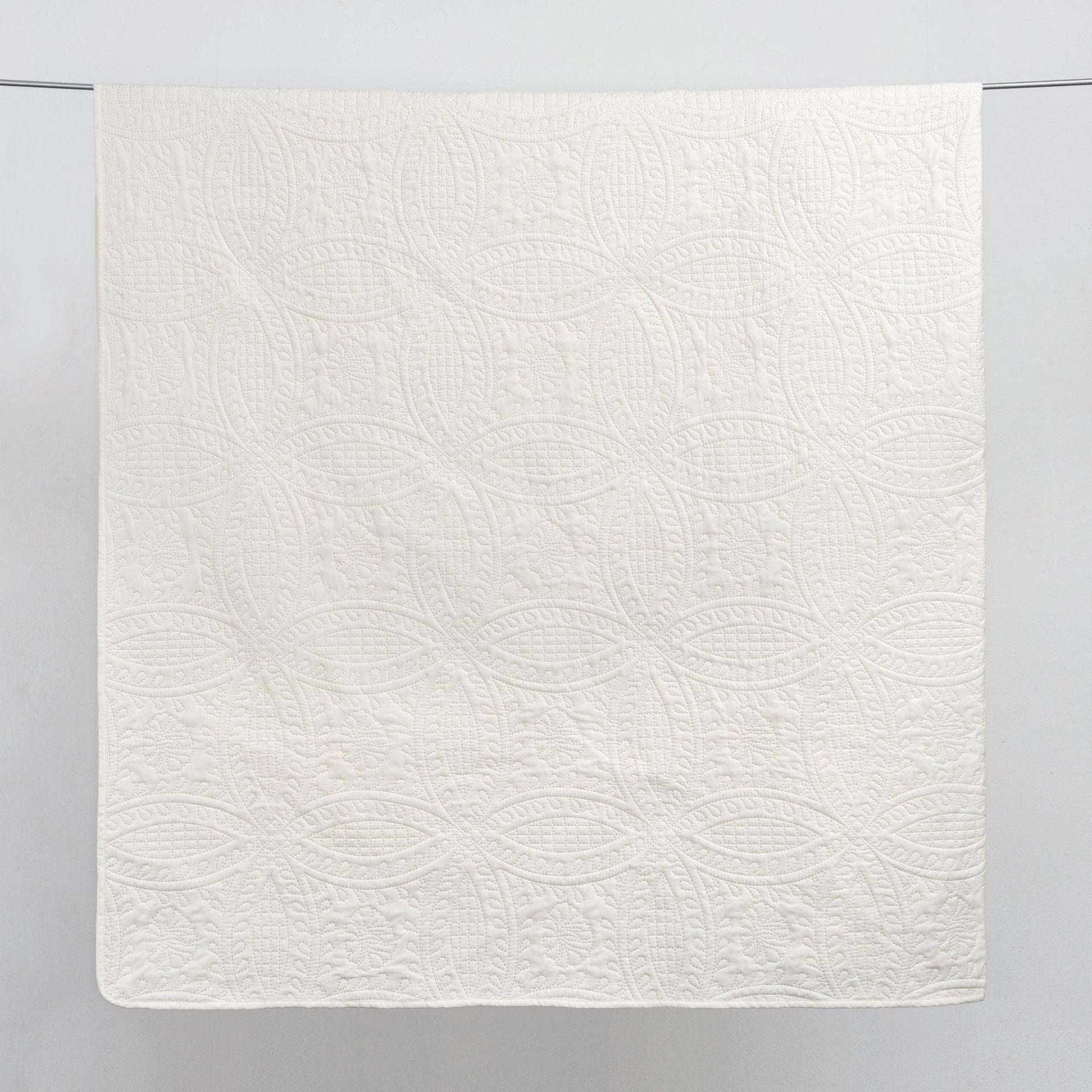 3-Piece Oversized Medallion Quilt Set - Clara Collection