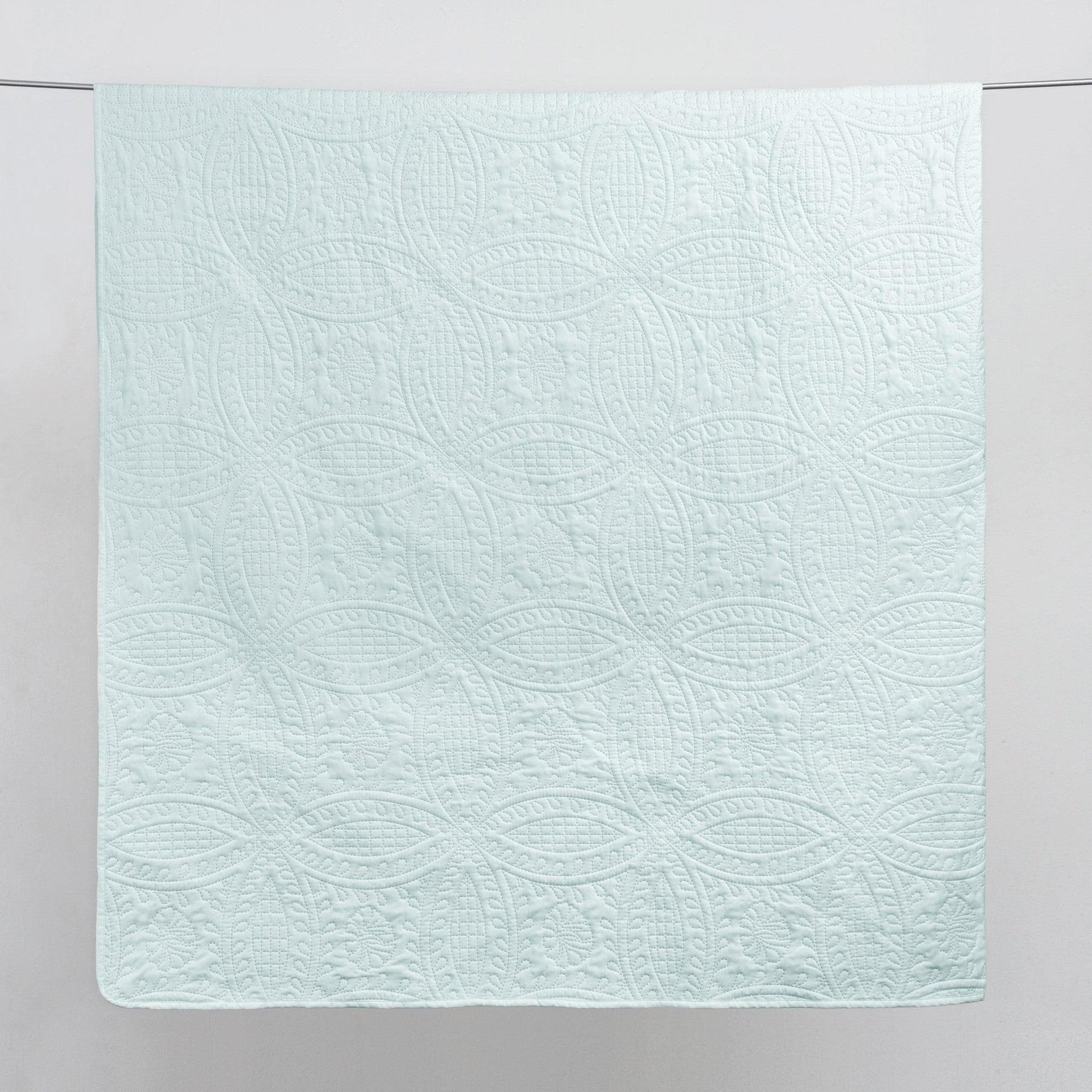 3-Piece Oversized Medallion Quilt Set - Clara Collection