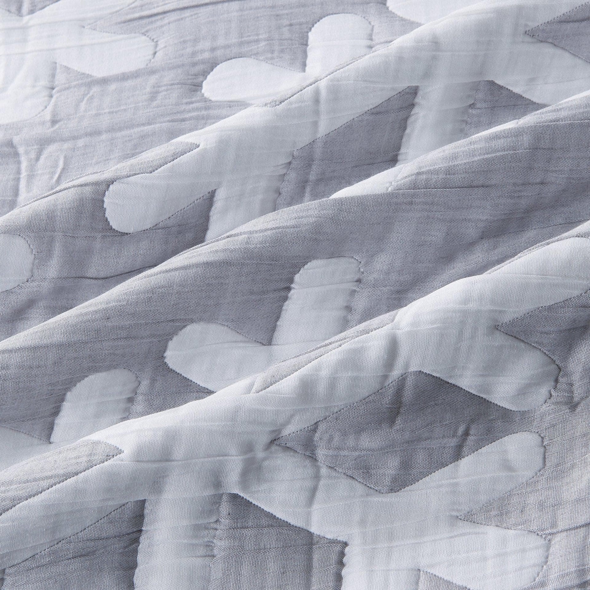 Matelassé Snowflake Quilt Set - Nino Collection