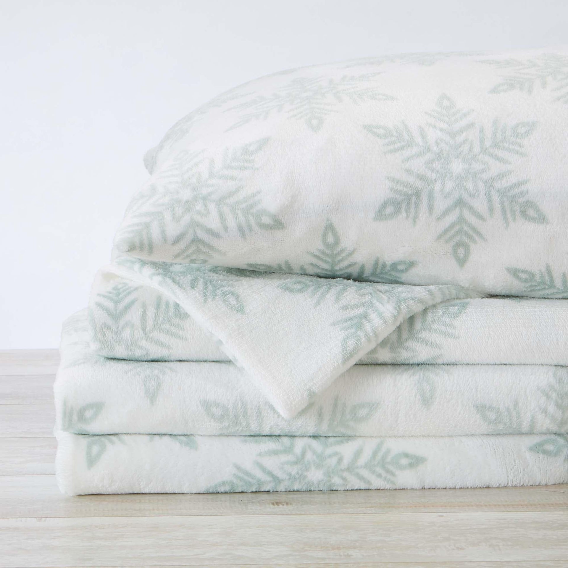 4-Piece Printed Plush Sheet - Velvet Luxe Collection