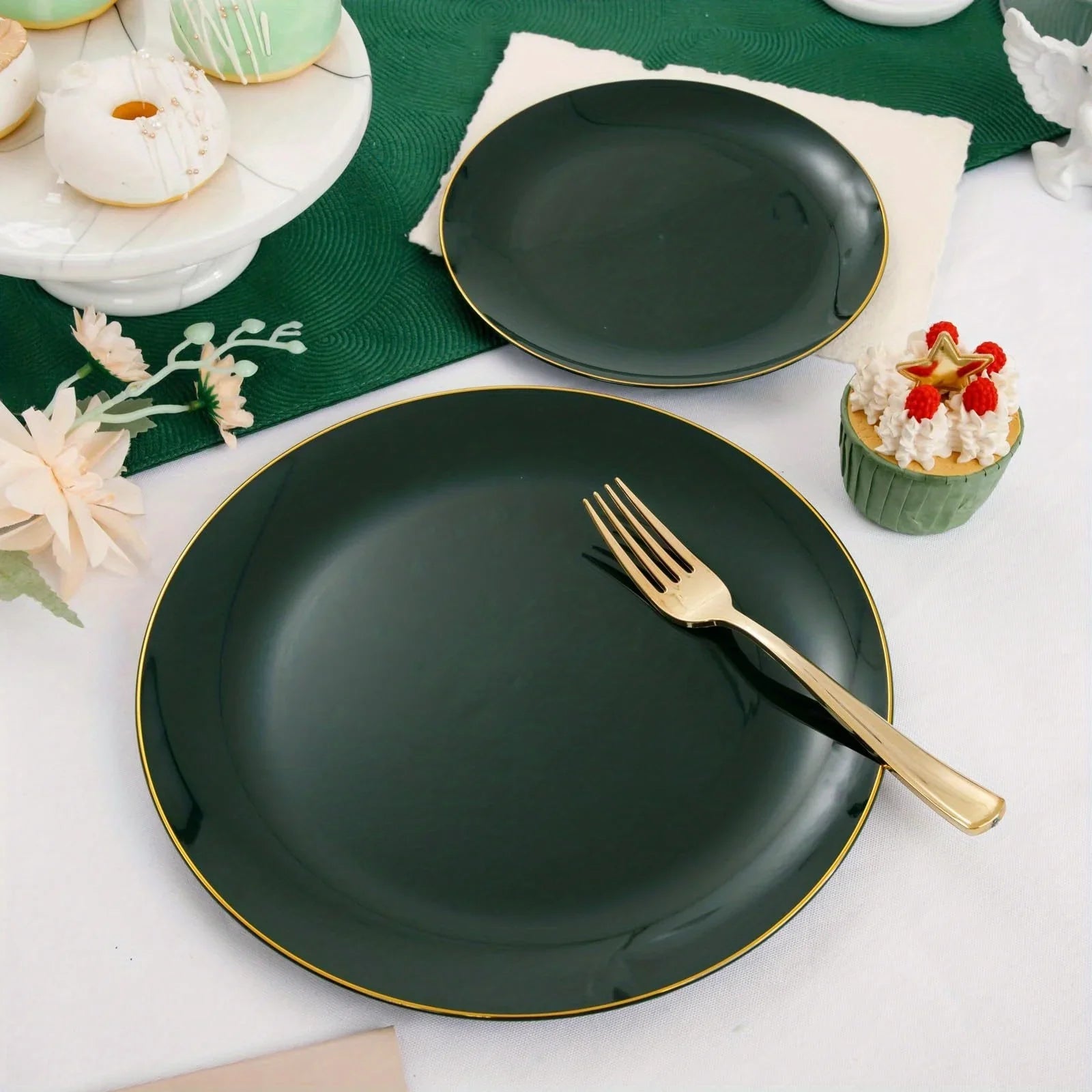 Green Plastic Plate and Cutlery Set for Christmas Parties