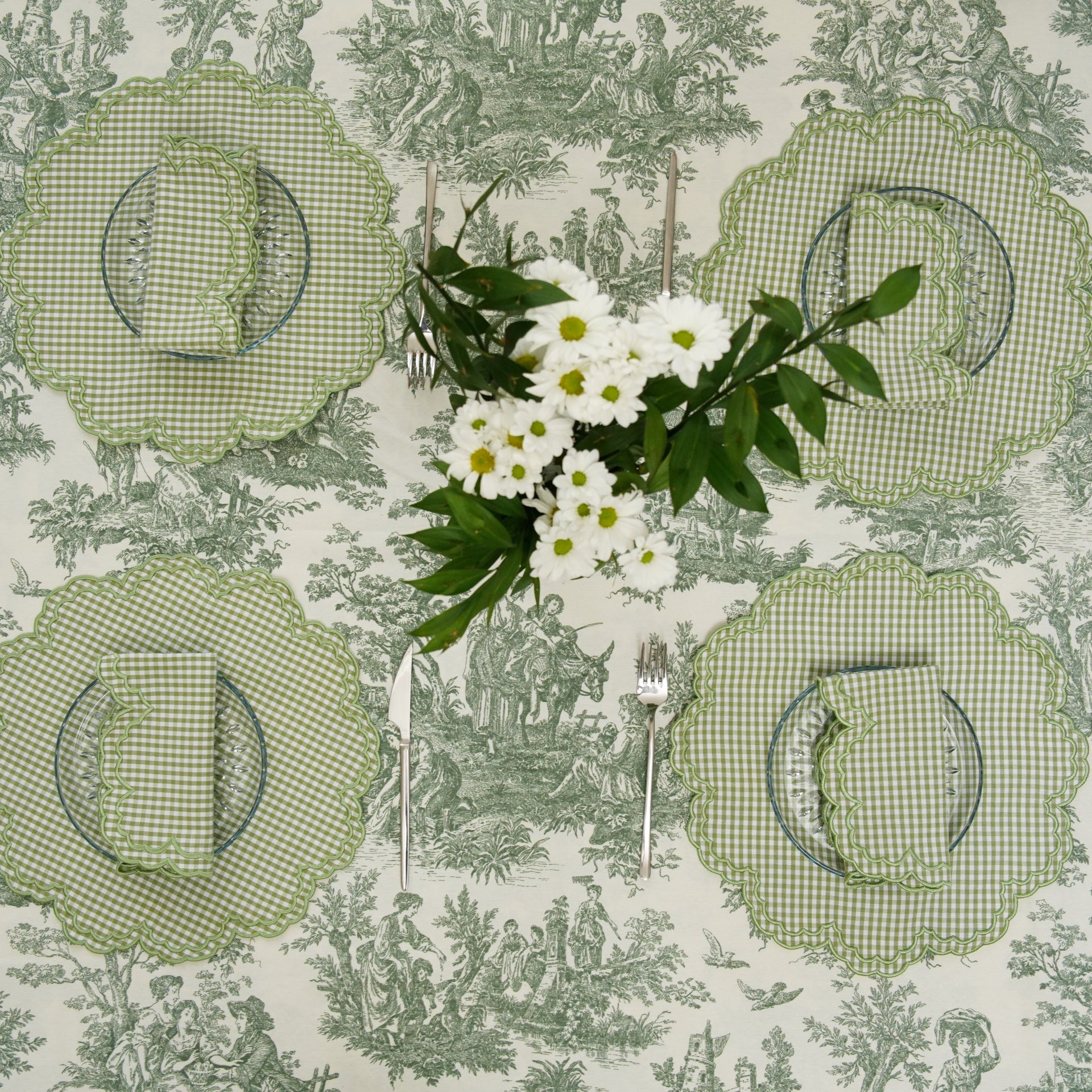 SPRING TABLE DECOR – MAGNOLIA GREEN GINGHAM SCALLOPED PLACEMAT & NAPKIN SET