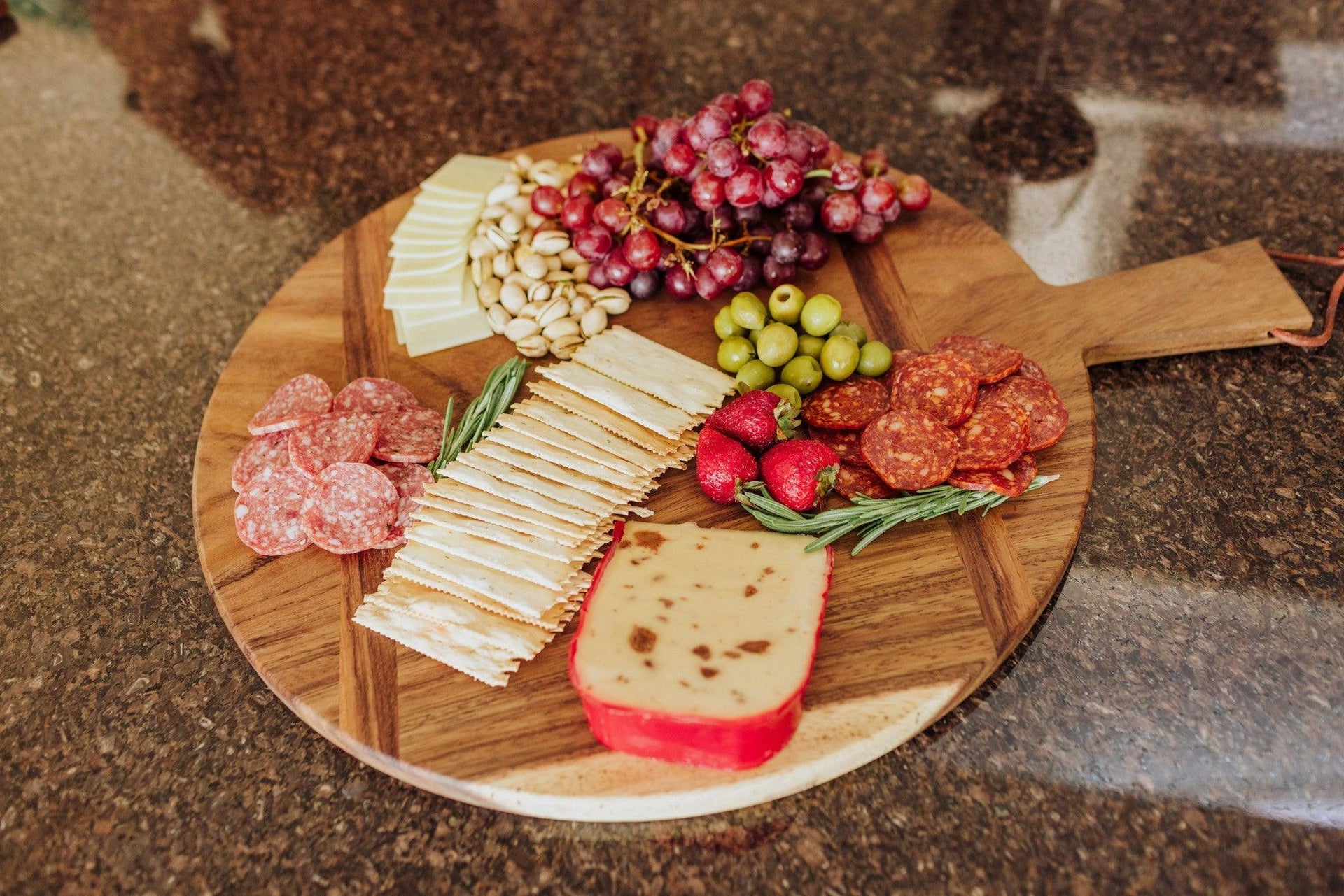 Madera Round Charcuterie Board - 22.5