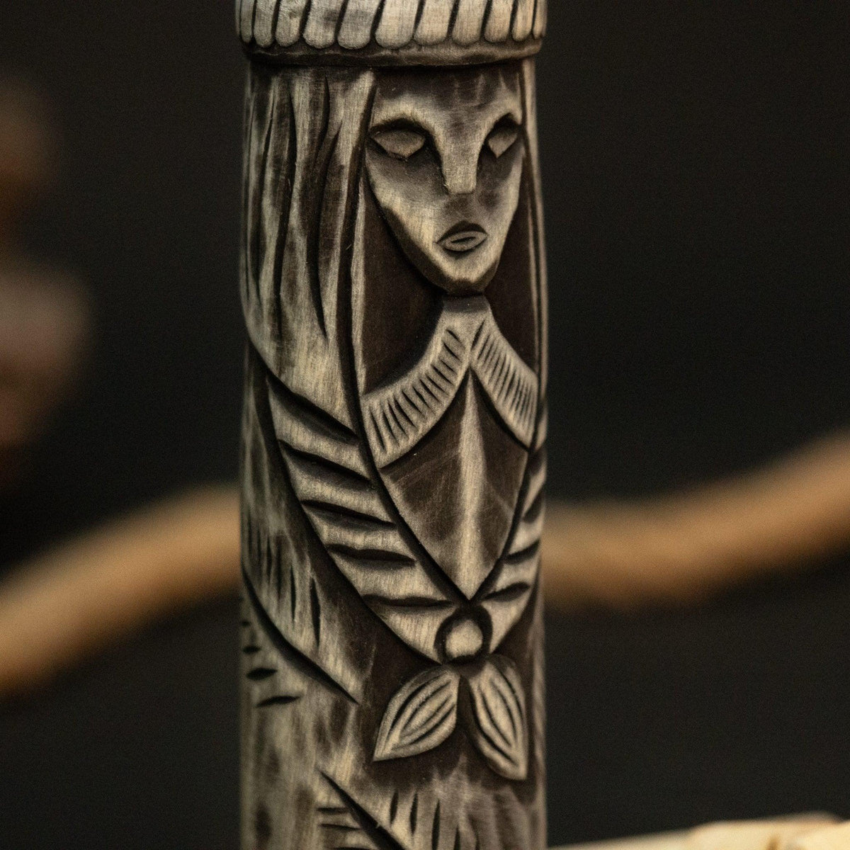Hand-Carved Freyja Figurine – 14 cm (5.7 inches) Wooden Scandinavian Goddess Statue