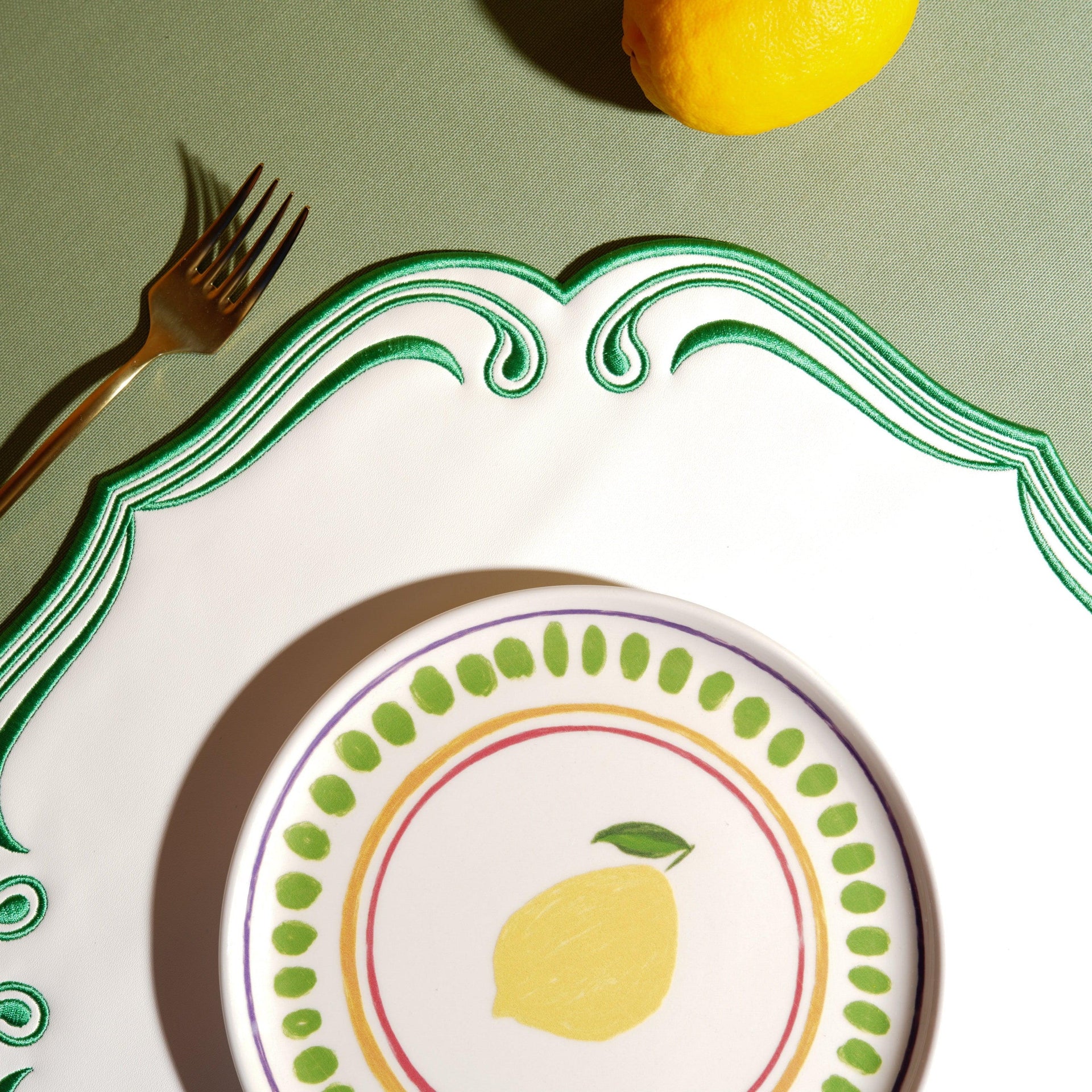SPRING TABLE DECOR – ROYAL WHITE GREEN TRIM SQUARE FAUX LEATHER PLACEMAT