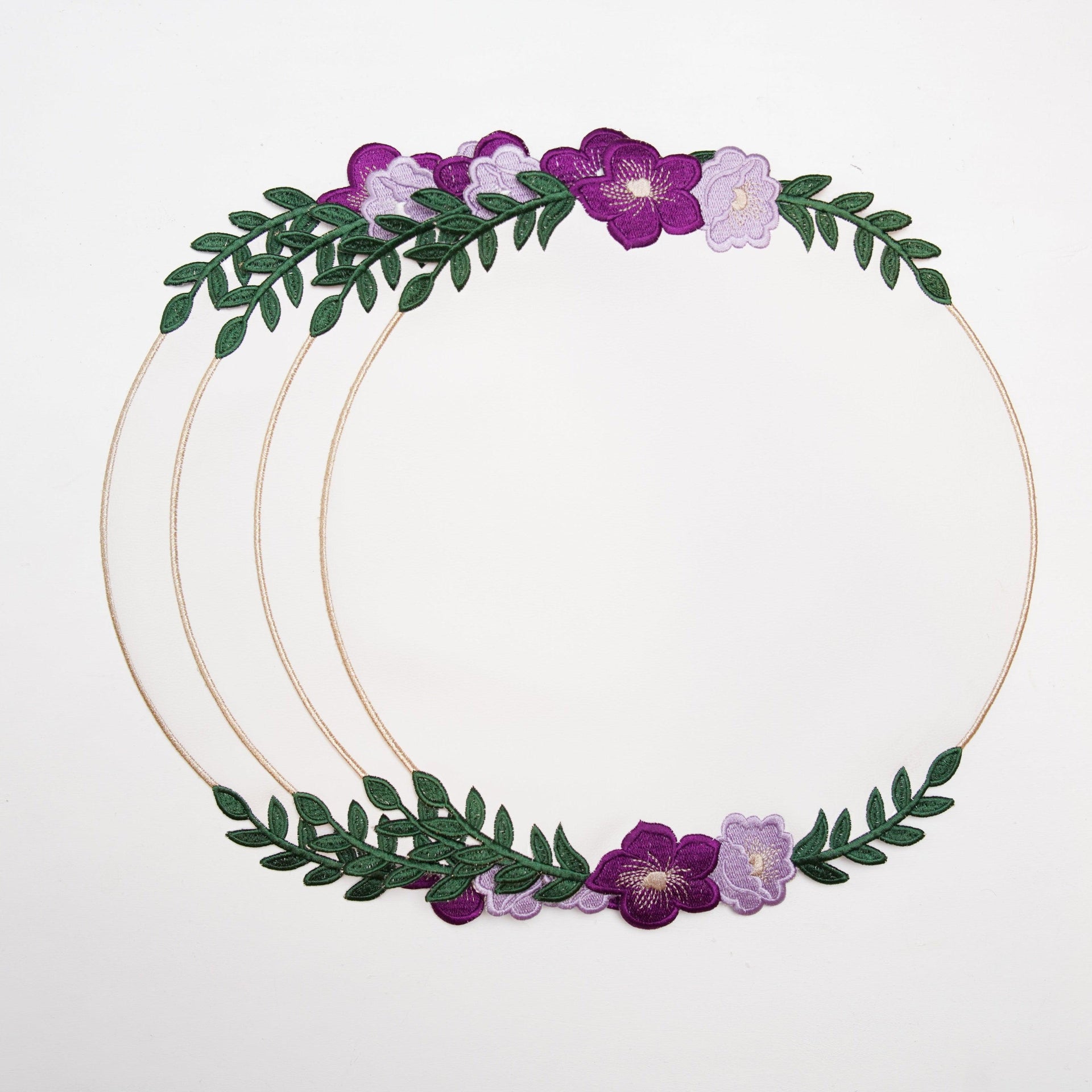 SPRING TABLE DECOR – JASMINE WHITE ROUND FAUX LEATHER PLACEMAT