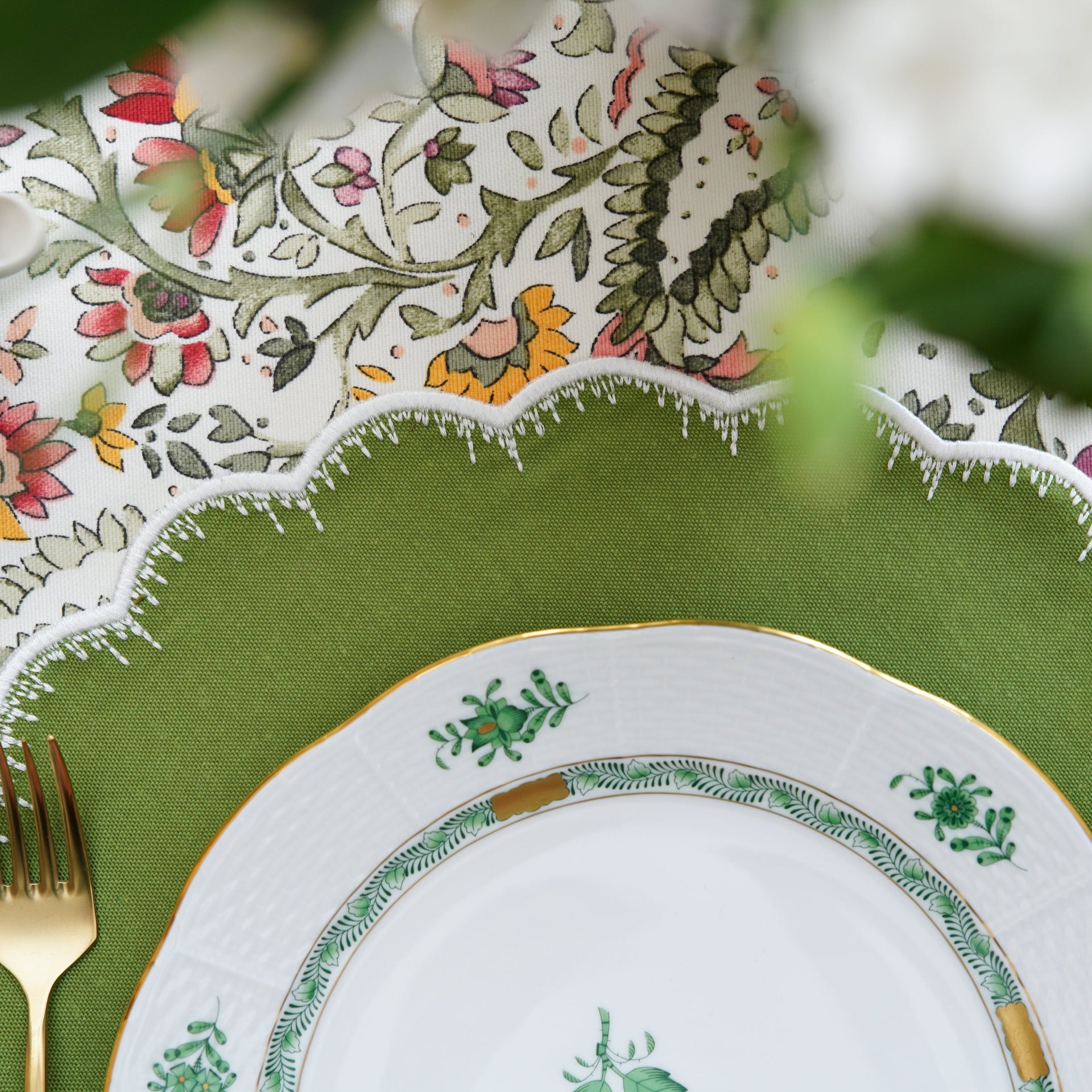 SPRING TABLE DECOR – CLOVER GREEN ROUND FABRIC PLACEMAT