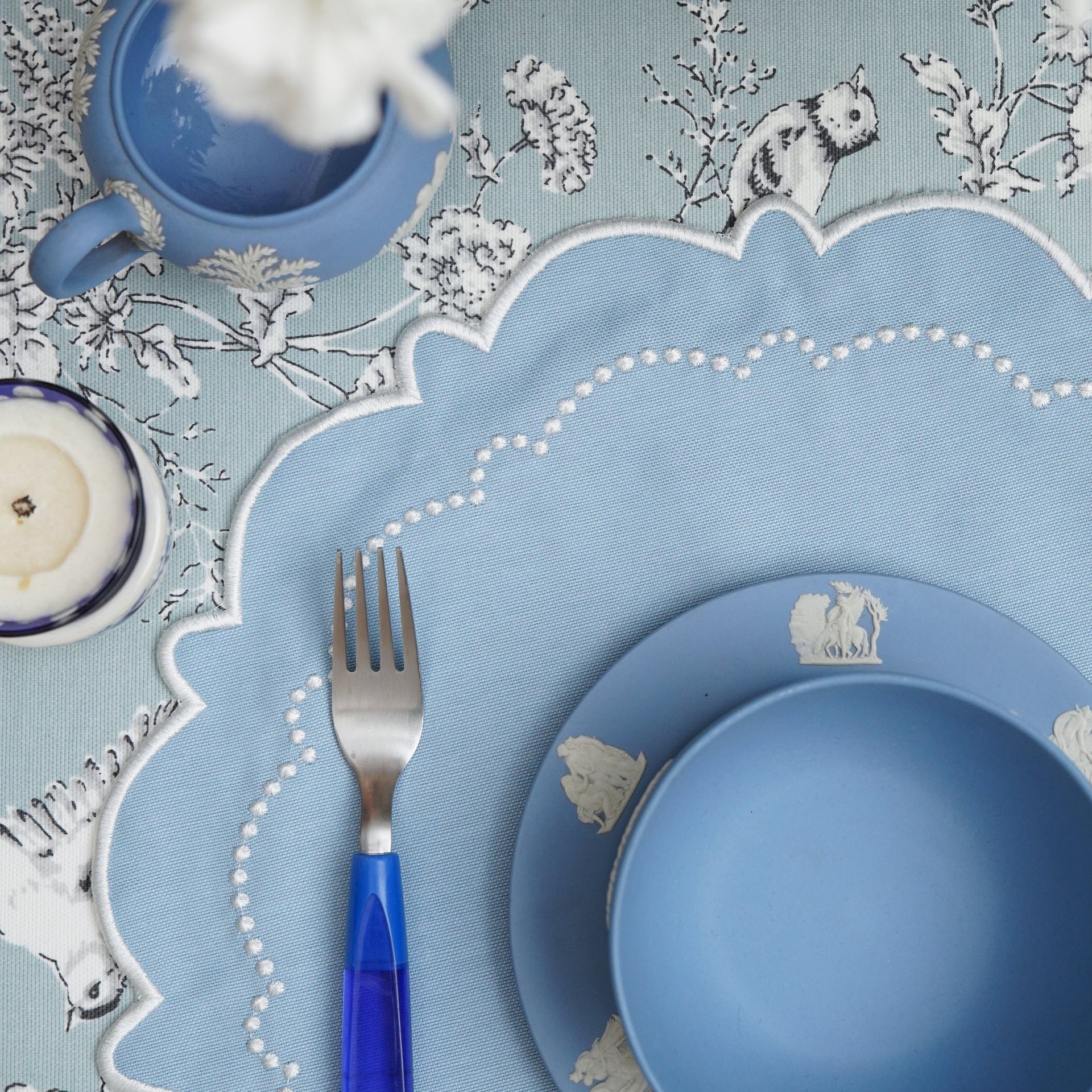 SPRING TABLE DECOR – HARMONY BLUE ROUND FABRIC PLACEMAT
