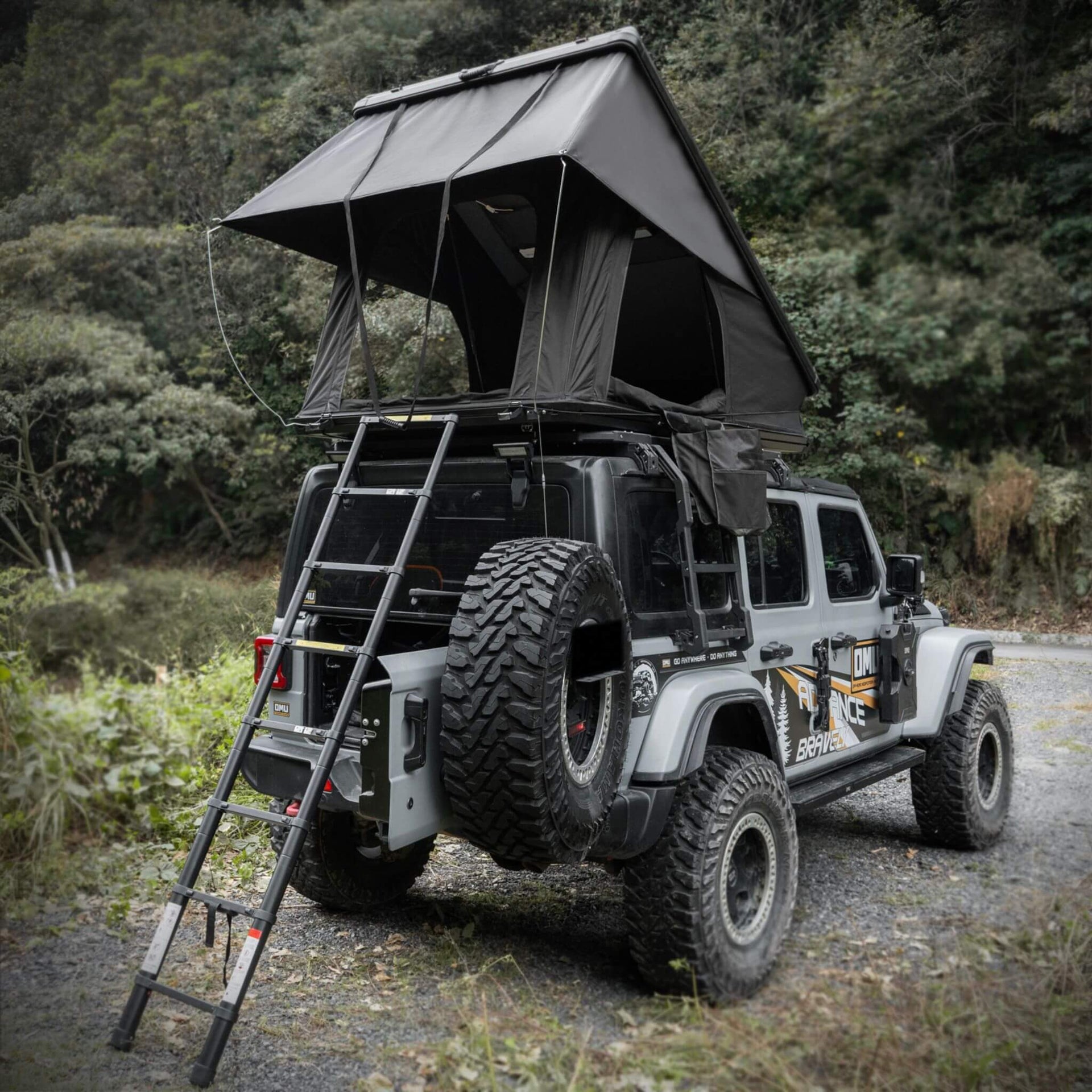 Altitude Heavy-Duty Hard-Shell Rooftop Tent With Ladder [2-3 Person] (SAK93120)