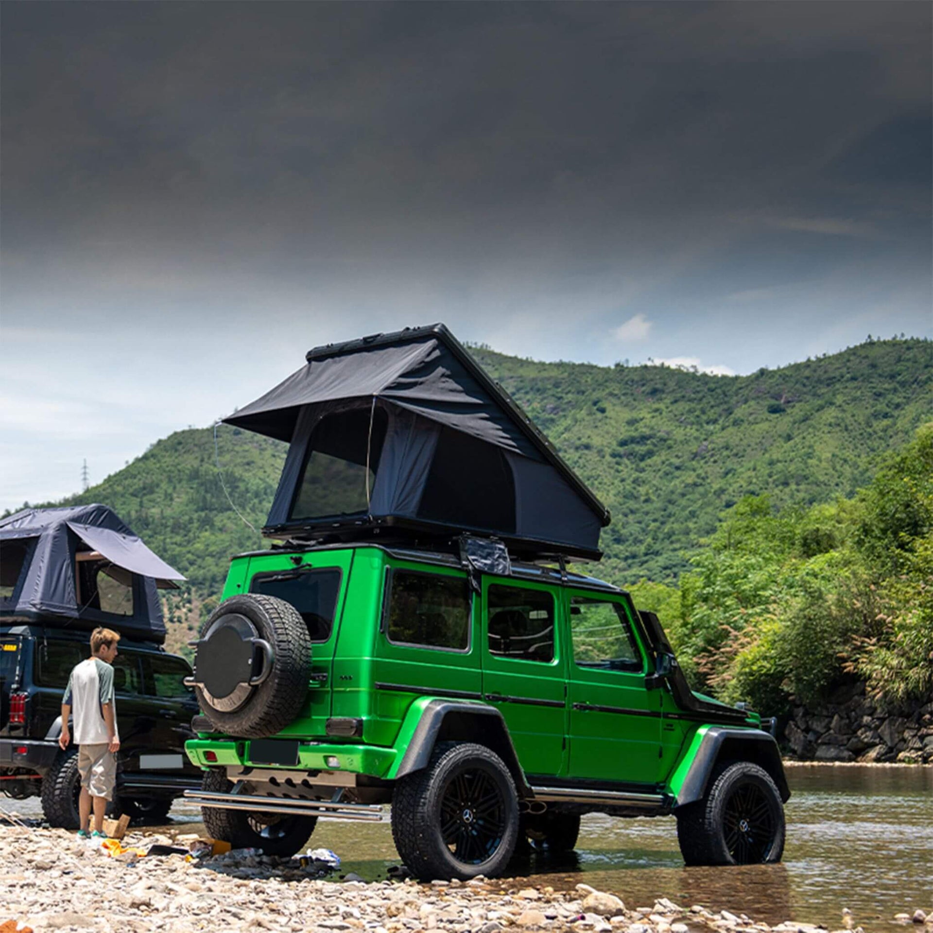 Altitude Heavy-Duty Hard-Shell Rooftop Tent With Ladder [2-3 Person] (SAK93120)