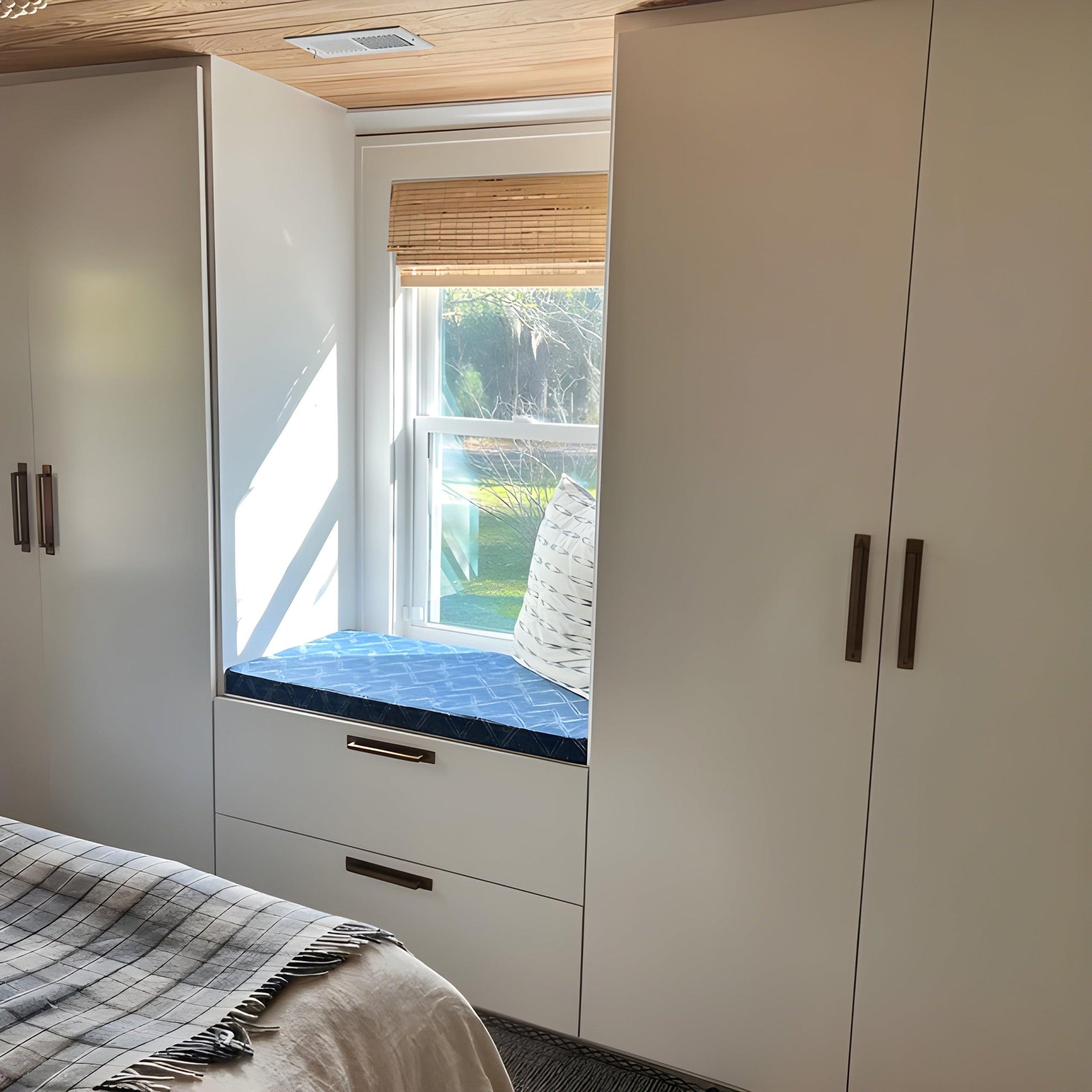 Brass Rectangle Drawer Pulls with Backplate - Antique Brass