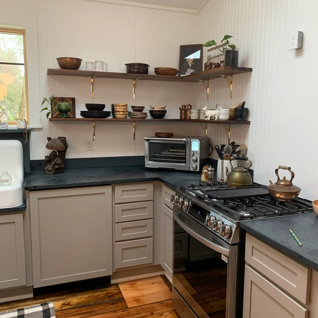 Classic Shelf Bracket - Unlacquered Brass Polished