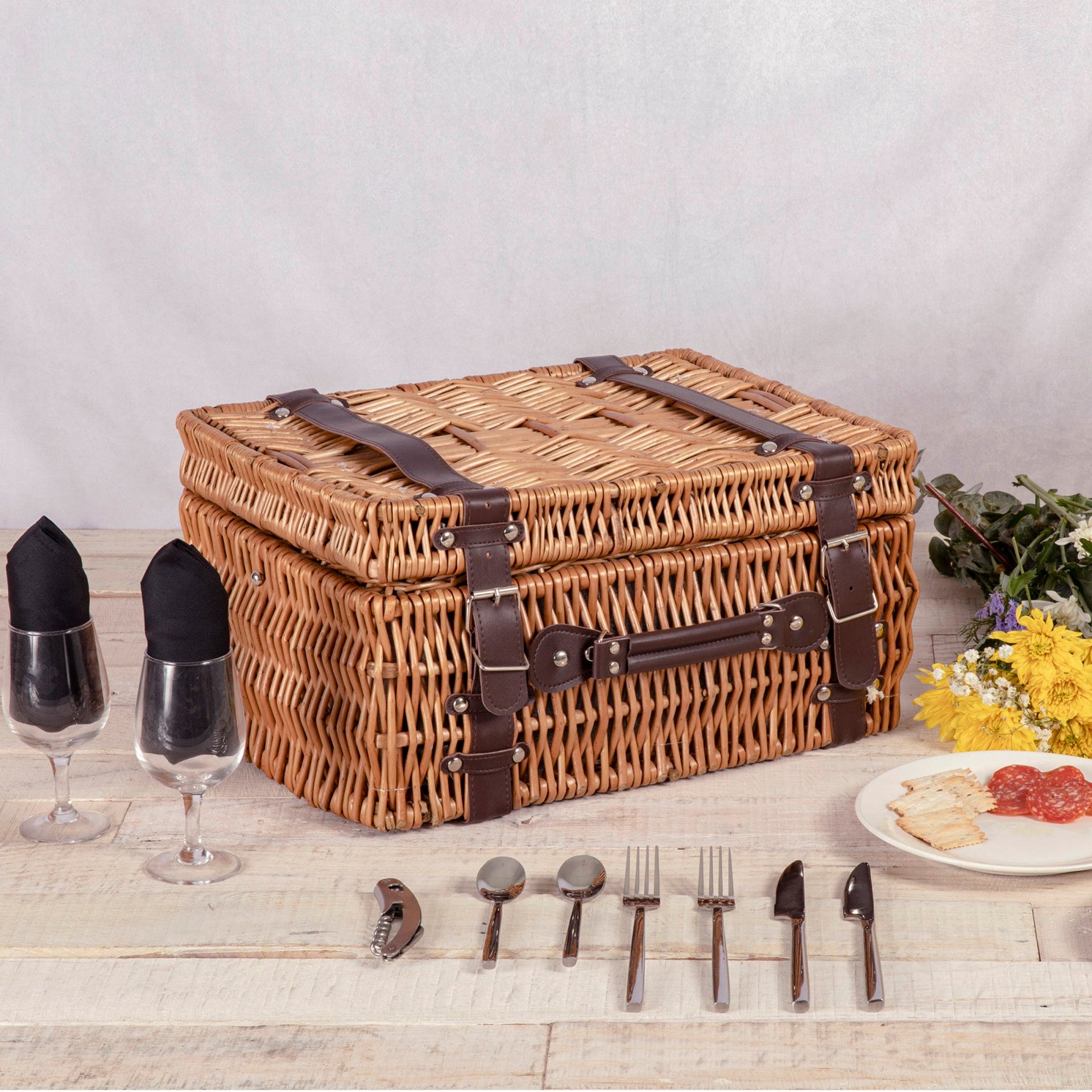 Champion Picnic Basket for 2 Picnic Time Family of Brands