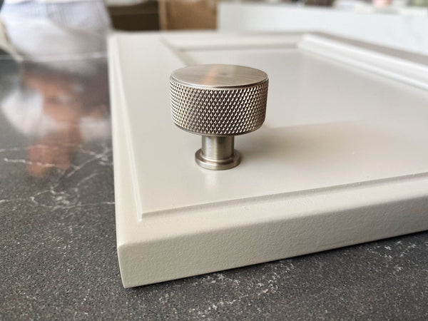 Knurled Round Knob 