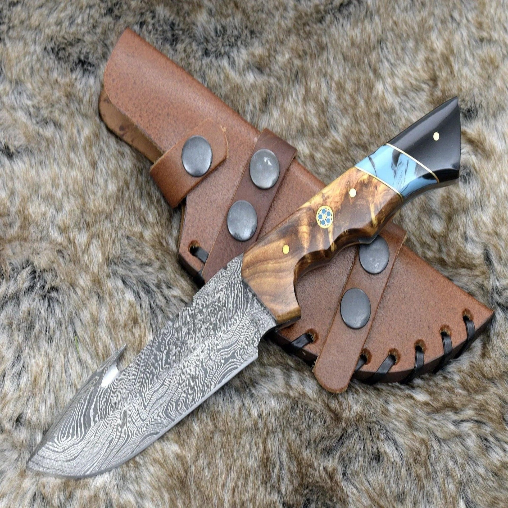 PredatorClaw Damascus Steel Gut Hook Knife - Gifts for You 'n Me