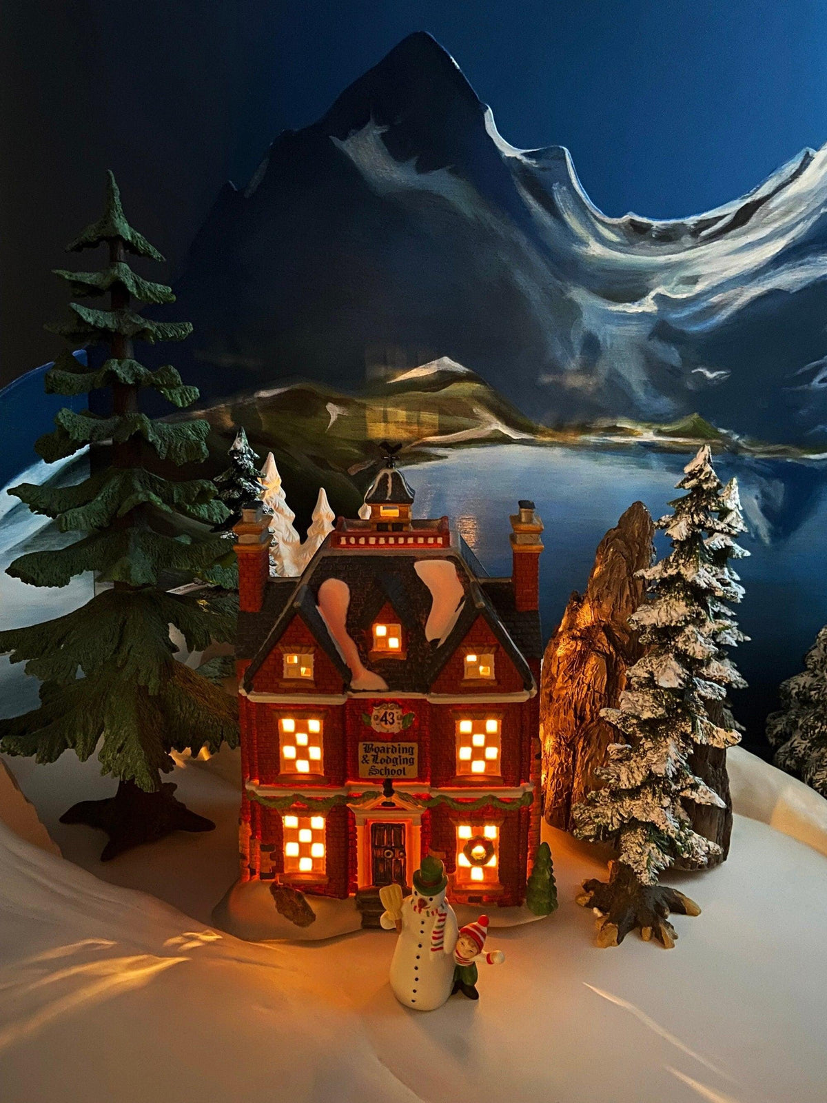 Department 56 Dickens Village Boarding School: 150th Anniversary Edition