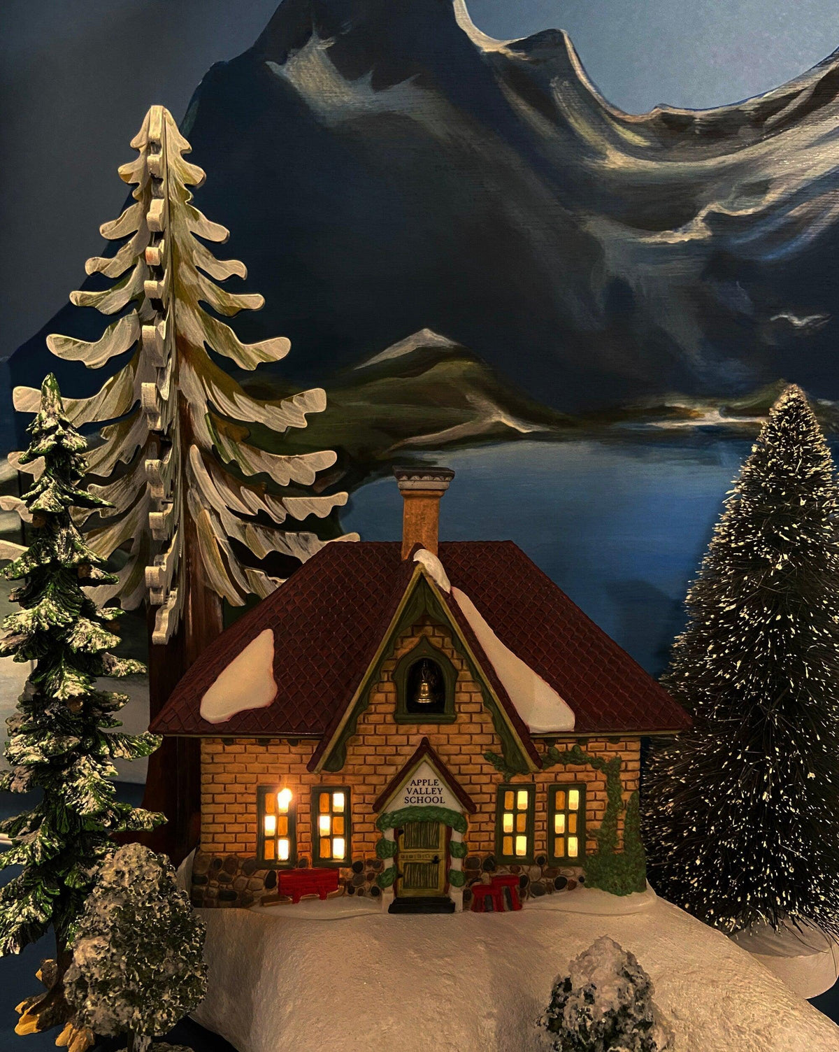 Department 56 Apple Valley School, New England Village Series