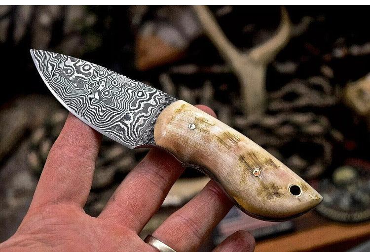 Custom handmade Damascus steel hunting knife