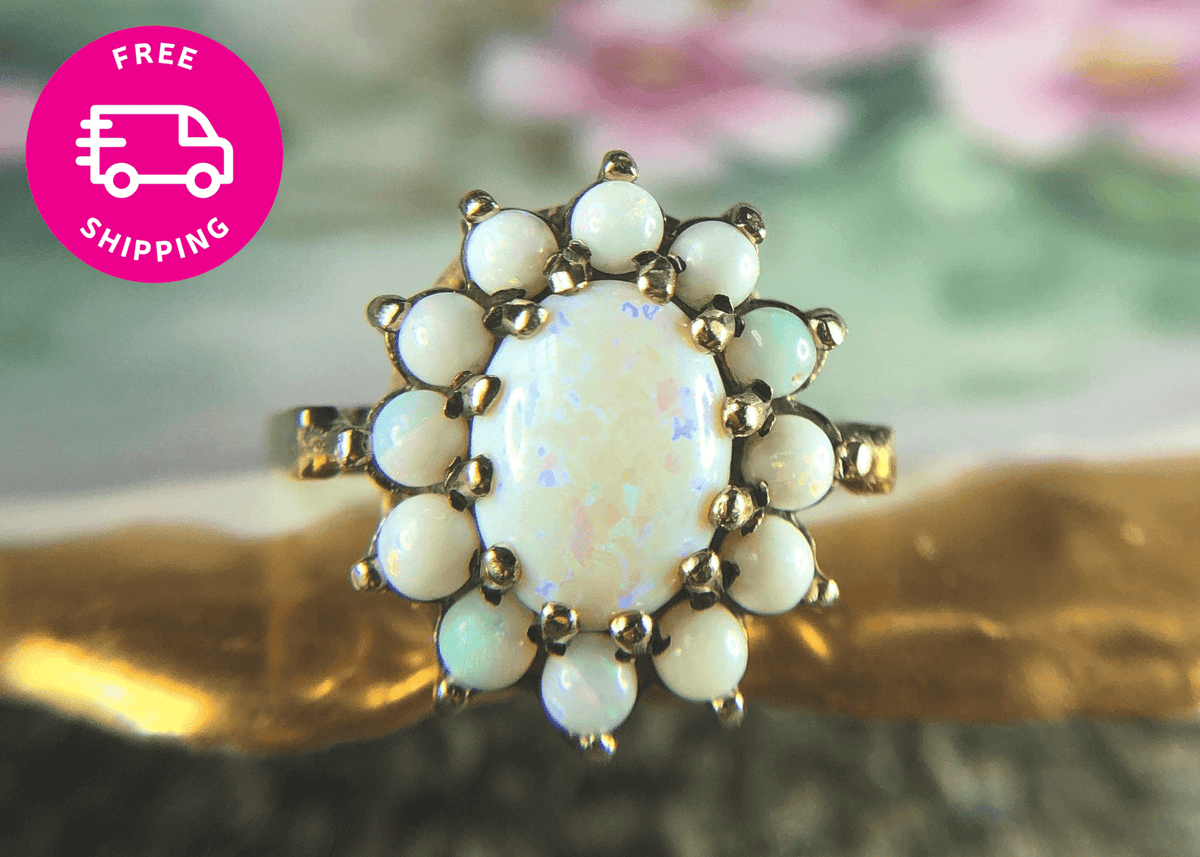 Vintage 10k Gold Cluster Ring with 13 Opal Stones.