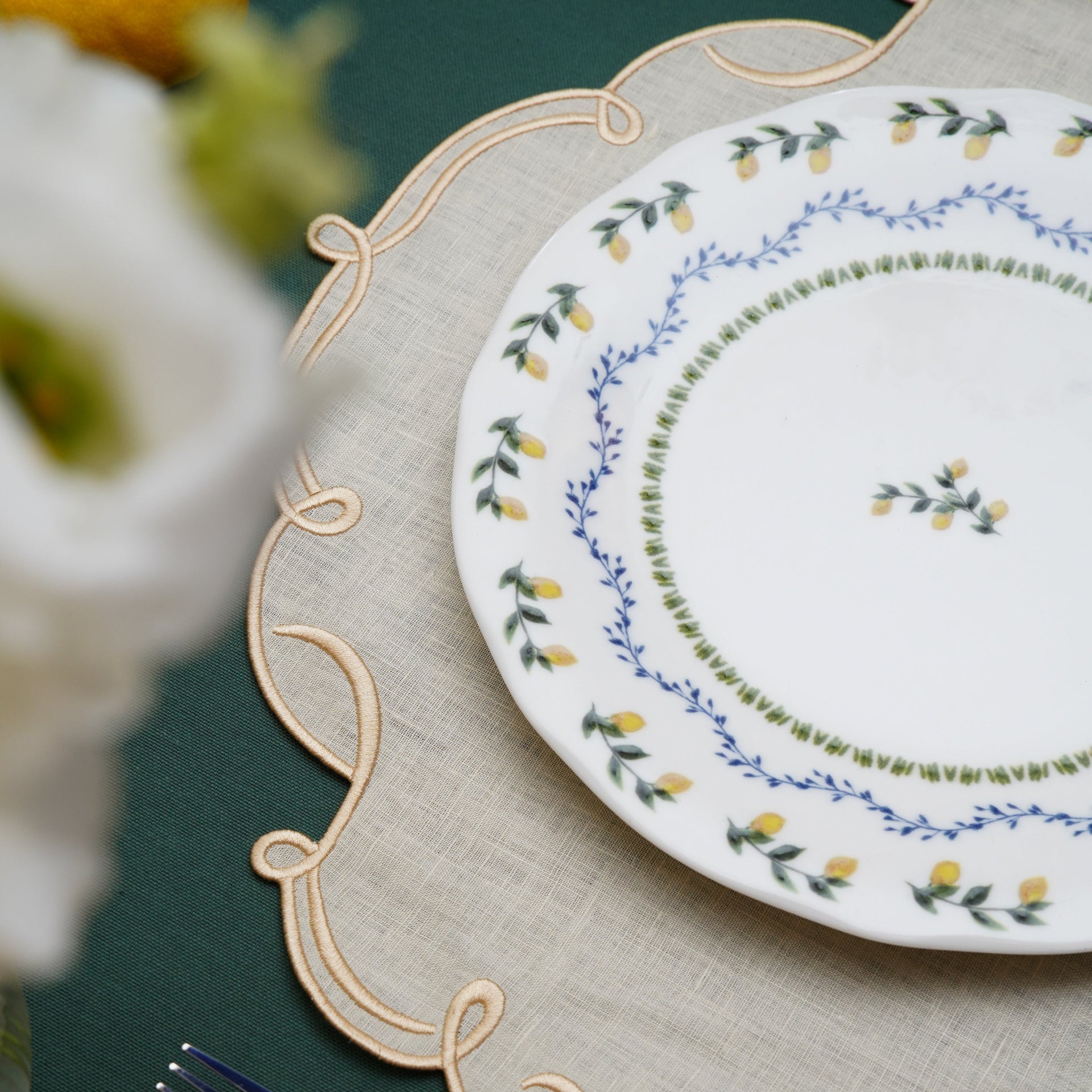 SPRING TABLE DECOR – CELESTIA LINEN IVORY GOLD TRIM SQUARE PLACEMAT