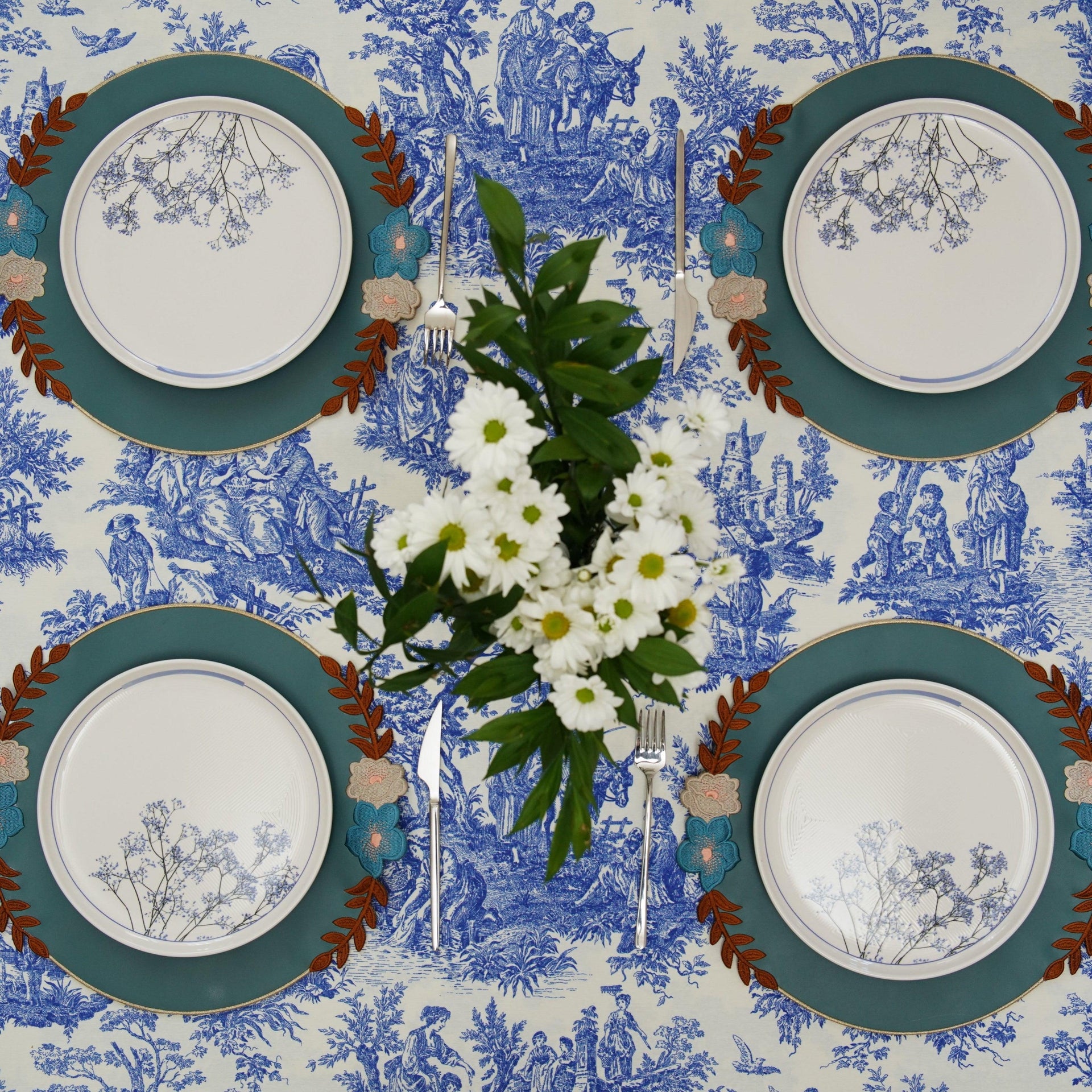 JASMINE BLUE ROUND FAUX LEATHER PLACEMAT