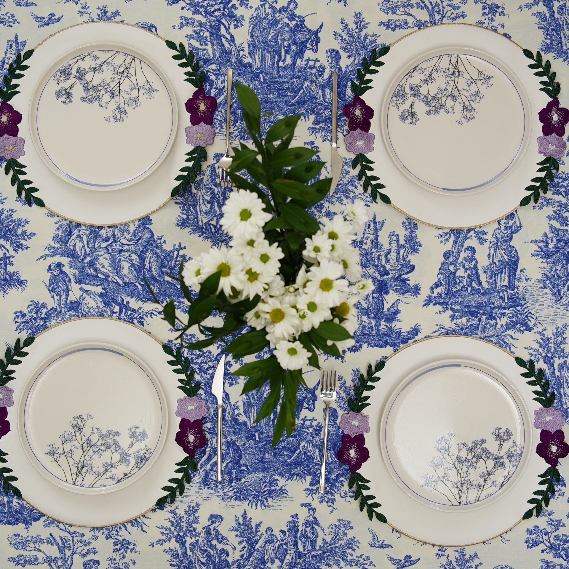 SPRING TABLE DECOR – JASMINE WHITE ROUND FAUX LEATHER PLACEMAT