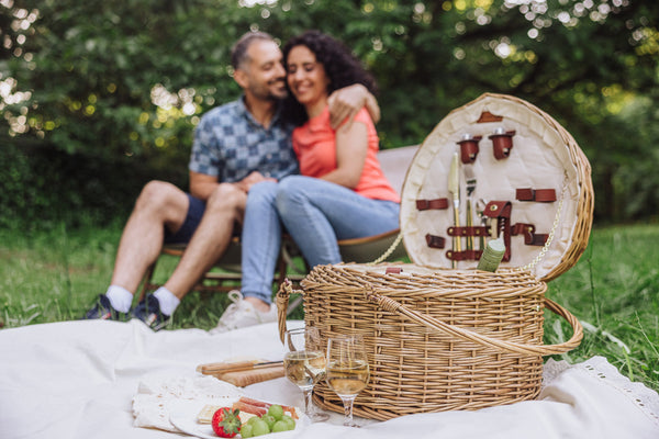 Heart Picnic Basket for 2 Picnic Time Family of Brands