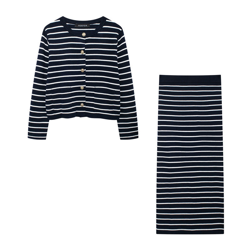 Knitted striped long sleeved suit for outerwear