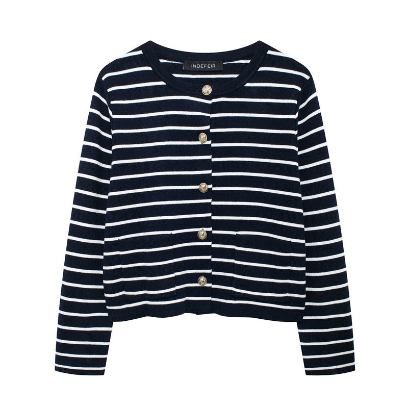 Knitted striped long sleeved suit for outerwear