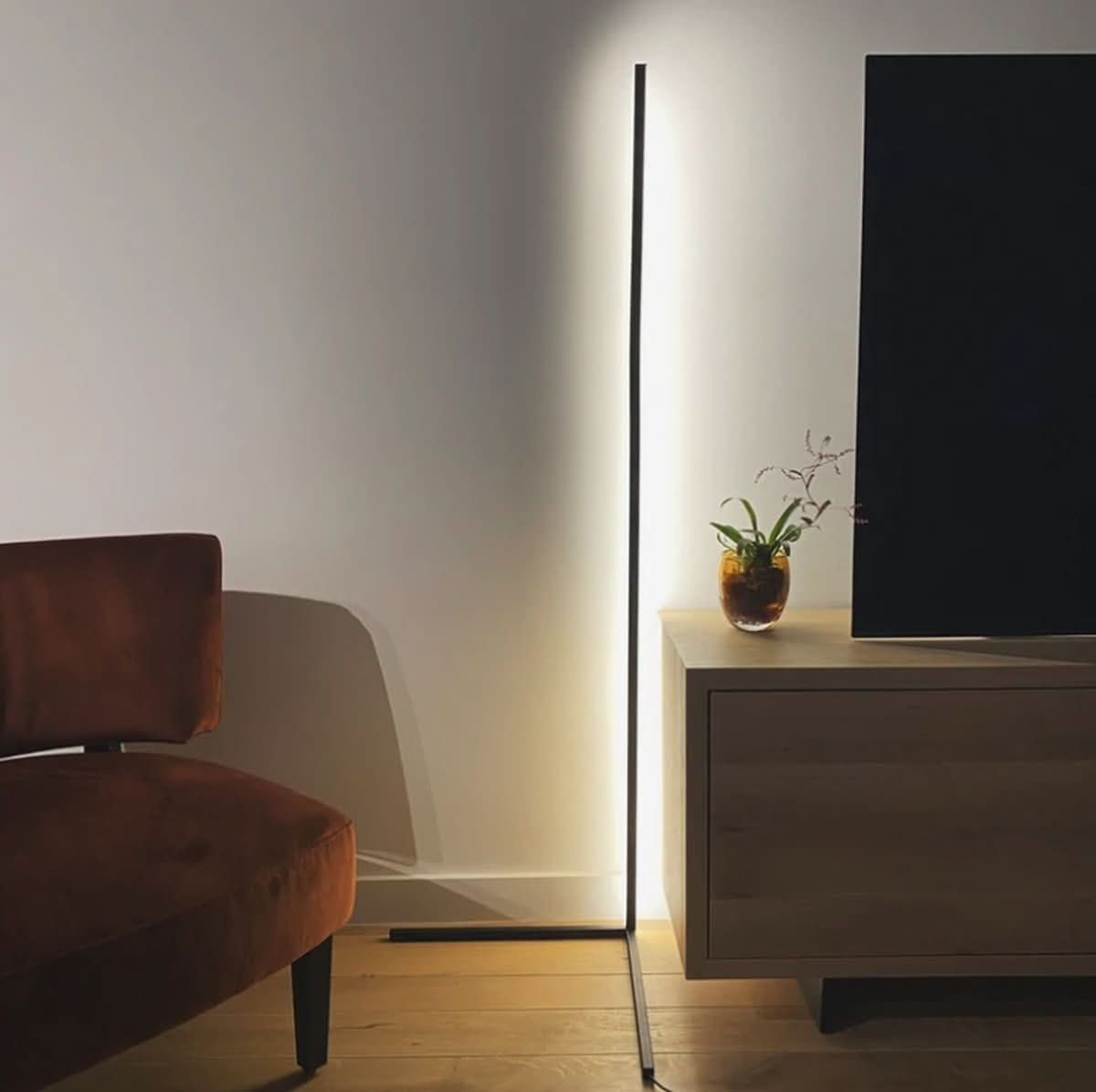 Minimal Warm Lamp Iluminating