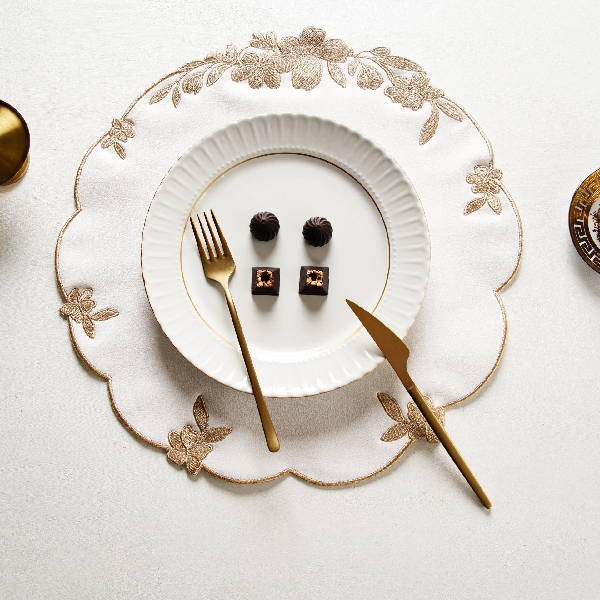 SPRING TABLE DECOR – LOTUS WHITE GOLD ROUND FAUX LEATHER PLACEMAT