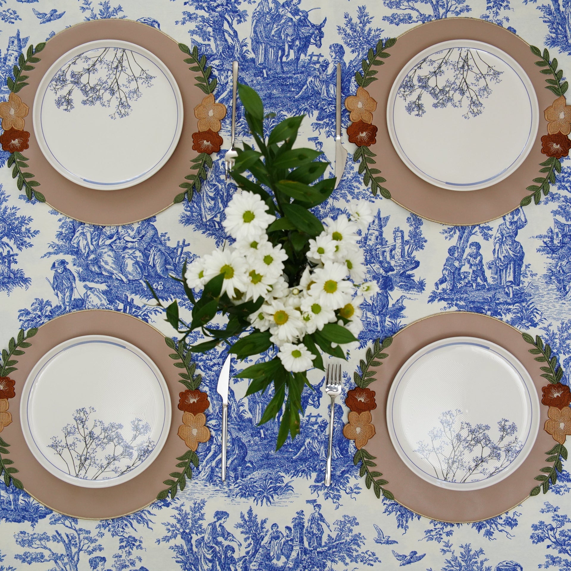 SPRING TABLE DECOR – JASMINE BEIGE ROUND FAUX LEATHER PLACEMAT